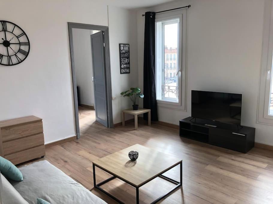 Appartement Spacieux Centre Ville Rivesaltes Buitenkant foto