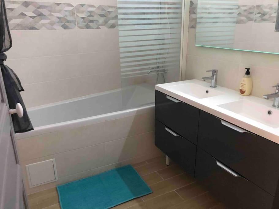 Appartement Spacieux Centre Ville Rivesaltes Buitenkant foto