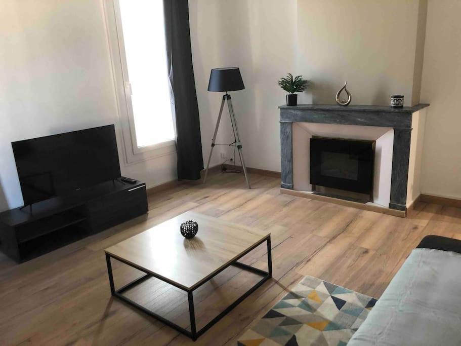 Appartement Spacieux Centre Ville Rivesaltes Buitenkant foto